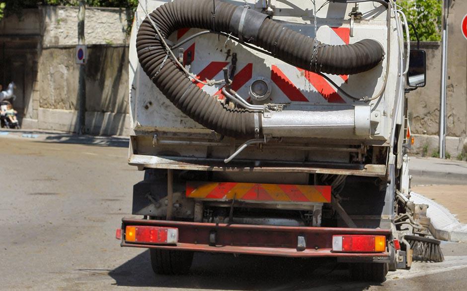 camion pompe egout Garches